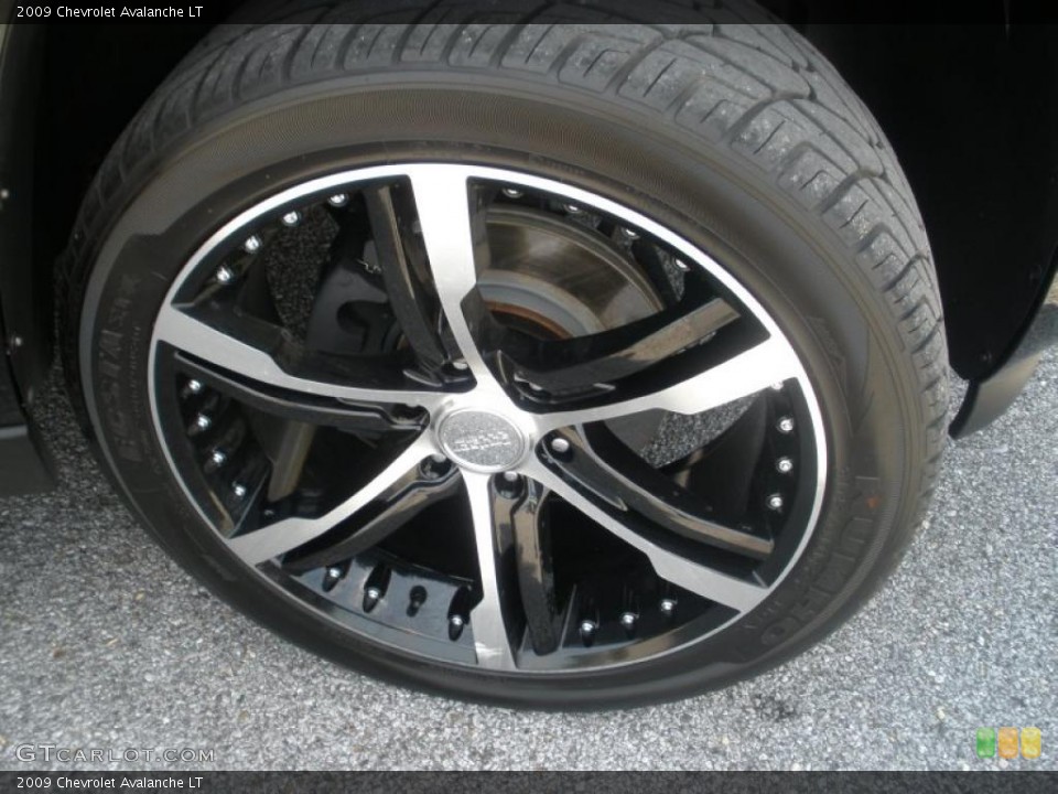 2009 Chevrolet Avalanche Custom Wheel and Tire Photo #49776679