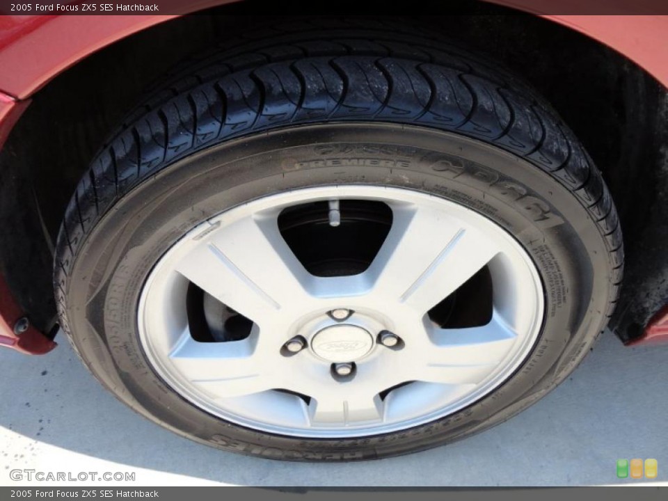 2005 Ford Focus ZX5 SES Hatchback Wheel and Tire Photo #49794284