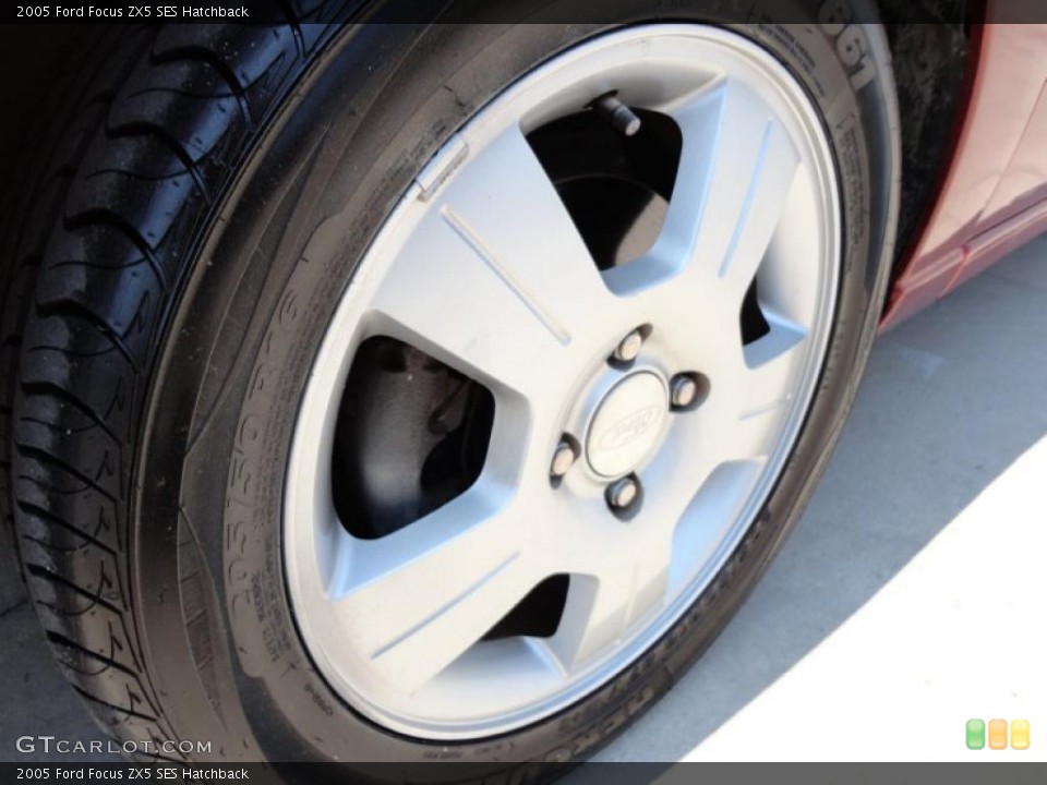 2005 Ford Focus ZX5 SES Hatchback Wheel and Tire Photo #49794293