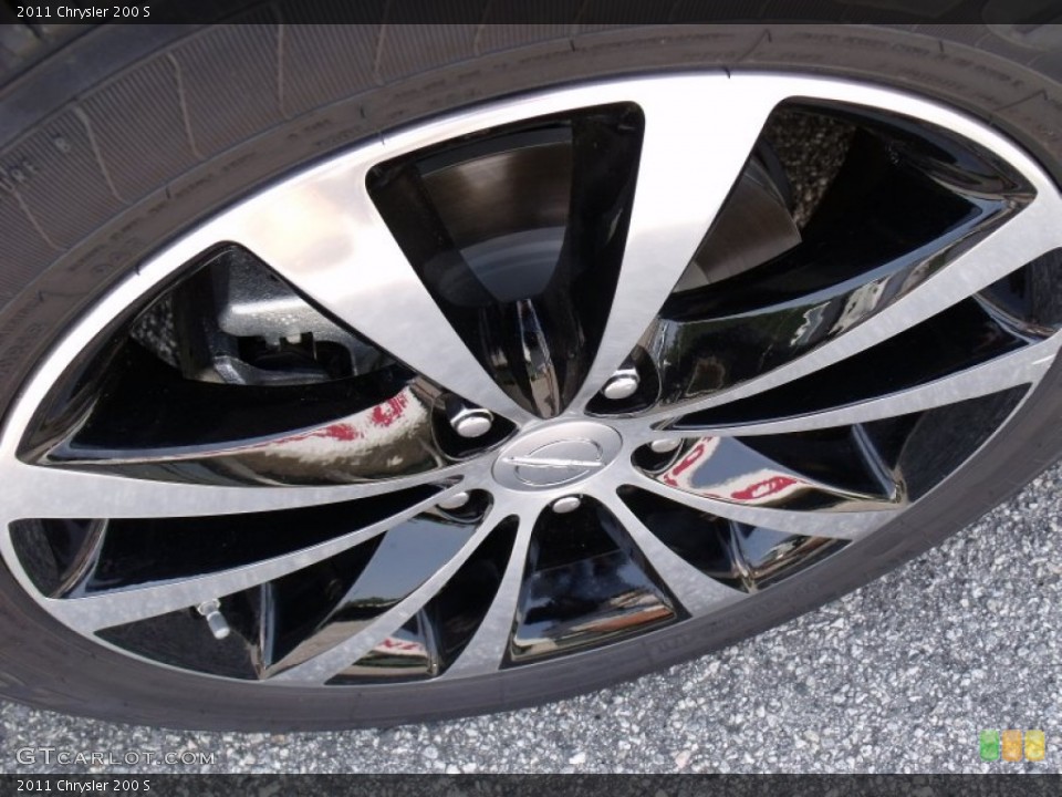 2011 Chrysler 200 S Wheel and Tire Photo #49996306