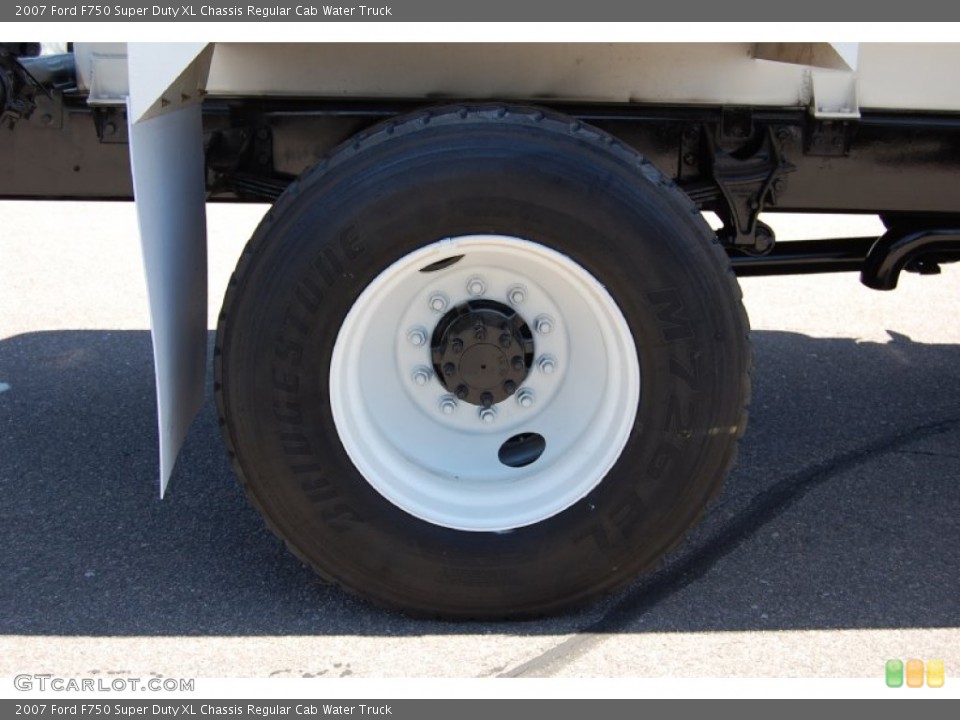 2007 Ford F750 Super Duty Wheels and Tires