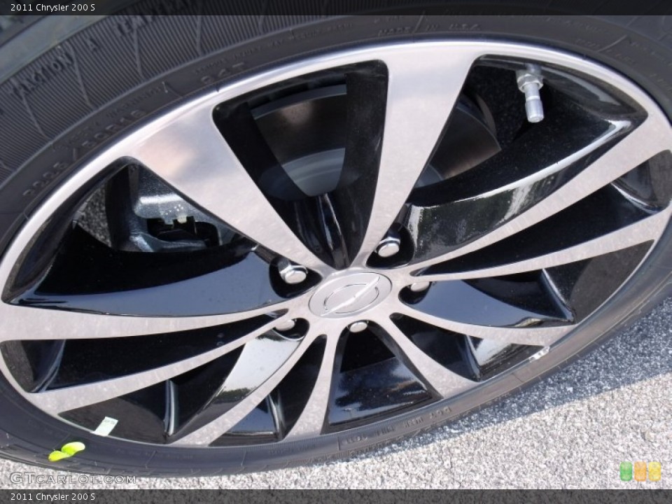 2011 Chrysler 200 S Wheel and Tire Photo #50065138