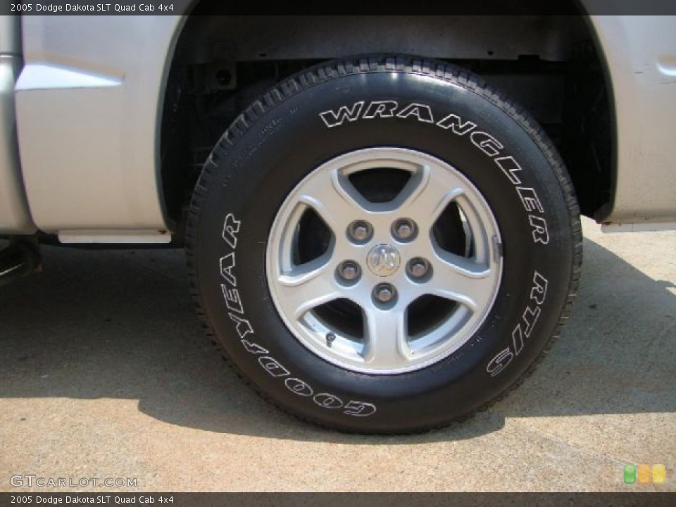 2005 Dodge Dakota SLT Quad Cab 4x4 Wheel and Tire Photo #50357661