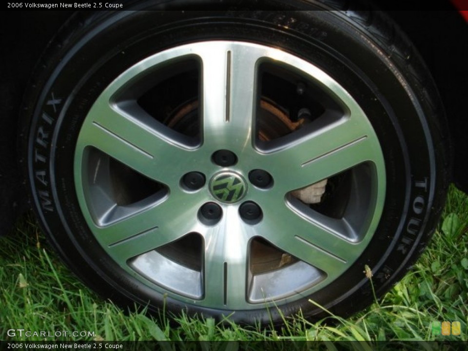 2006 Volkswagen New Beetle 2.5 Coupe Wheel and Tire Photo #50385650