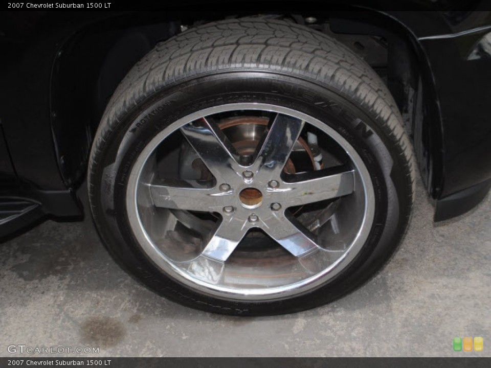 2007 Chevrolet Suburban Custom Wheel and Tire Photo #50424580
