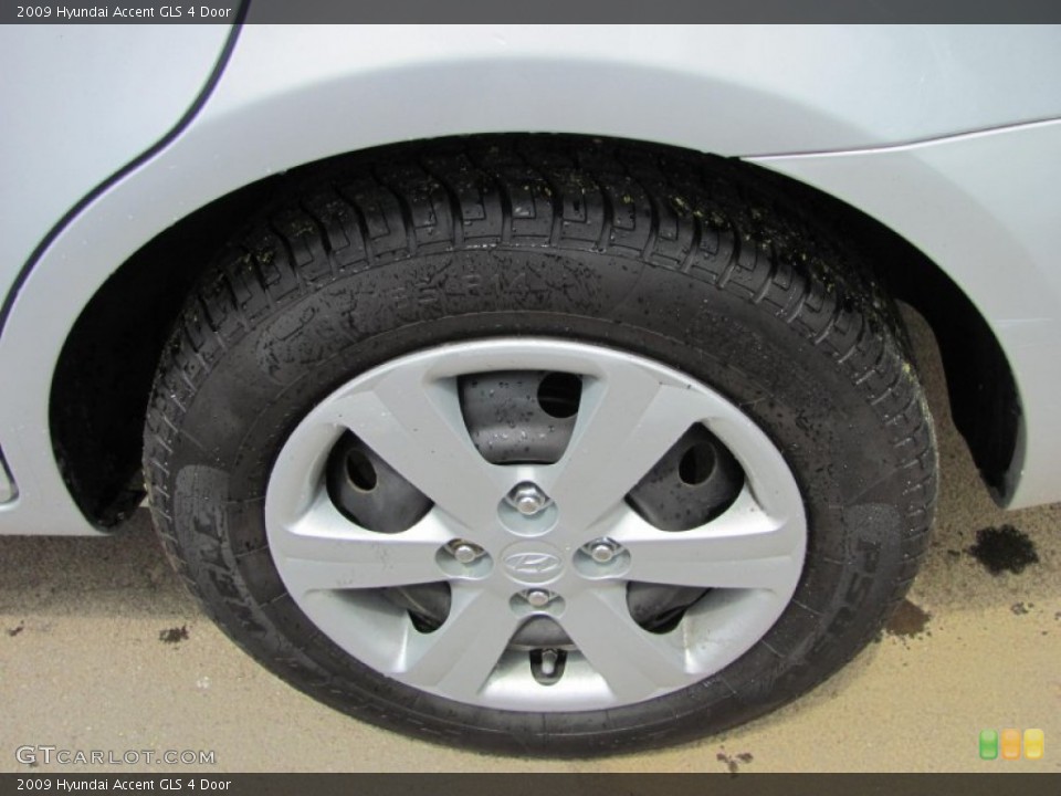 2009 Hyundai Accent GLS 4 Door Wheel and Tire Photo #50523886