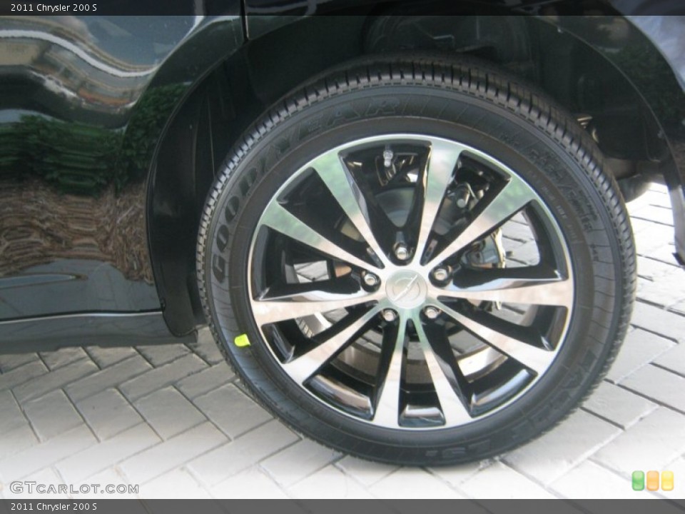 2011 Chrysler 200 S Wheel and Tire Photo #50732181