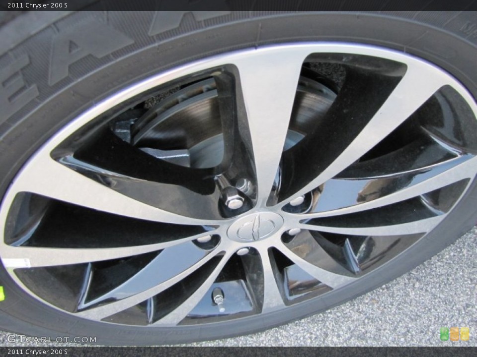 2011 Chrysler 200 S Wheel and Tire Photo #50733465
