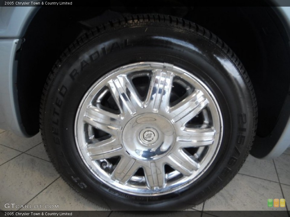 2005 Chrysler Town & Country Limited Wheel and Tire Photo #50795994