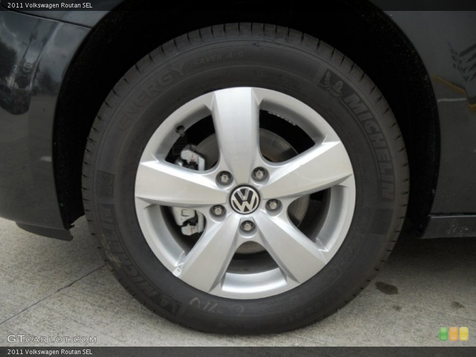 2011 Volkswagen Routan SEL Wheel and Tire Photo #50810727