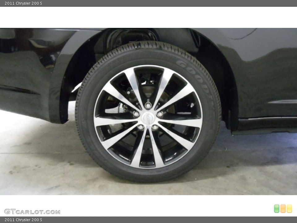 2011 Chrysler 200 S Wheel and Tire Photo #50814180