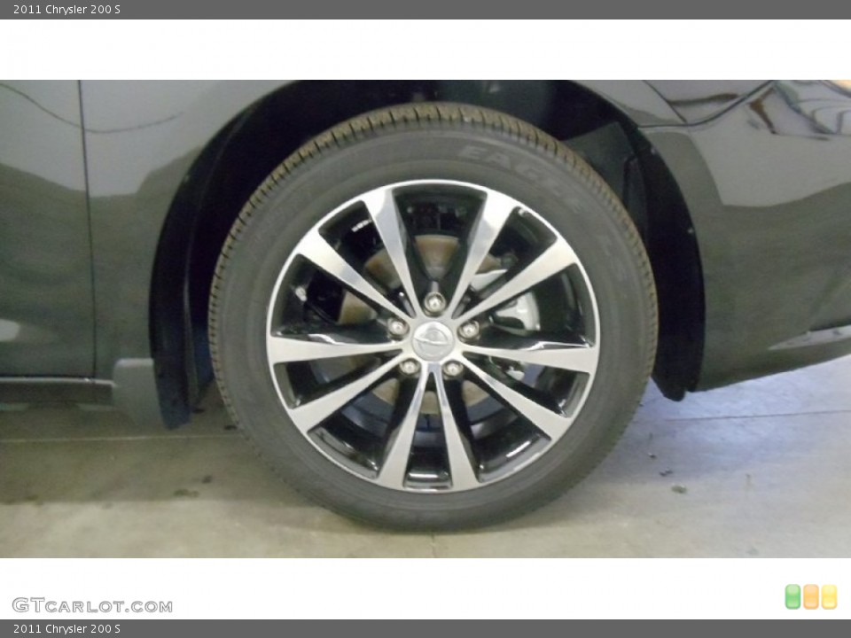 2011 Chrysler 200 S Wheel and Tire Photo #50814186