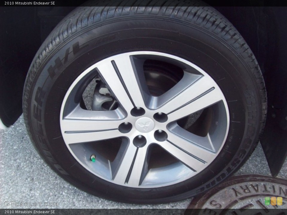2010 Mitsubishi Endeavor SE Wheel and Tire Photo #50942991