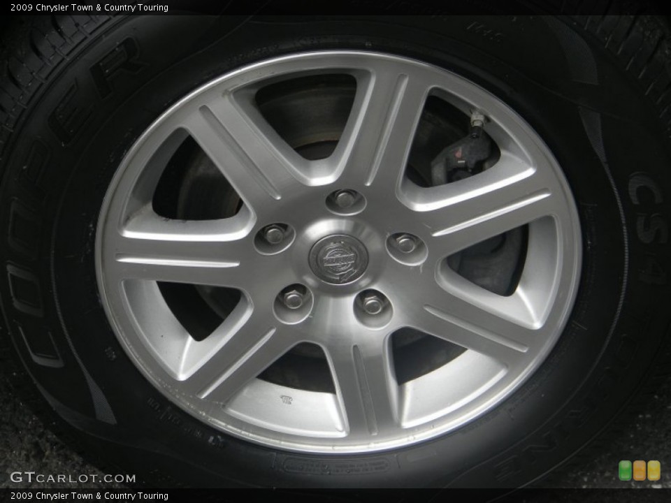 2009 Chrysler Town & Country Touring Wheel and Tire Photo #50959506