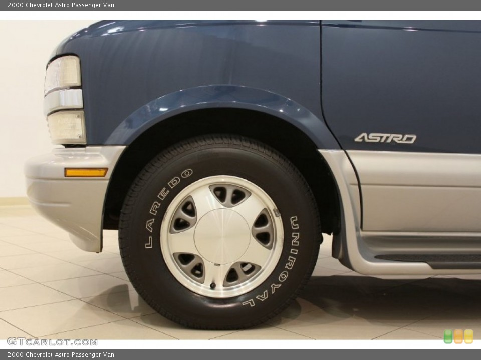 2000 Chevrolet Astro Passenger Van Wheel and Tire Photo #51055012