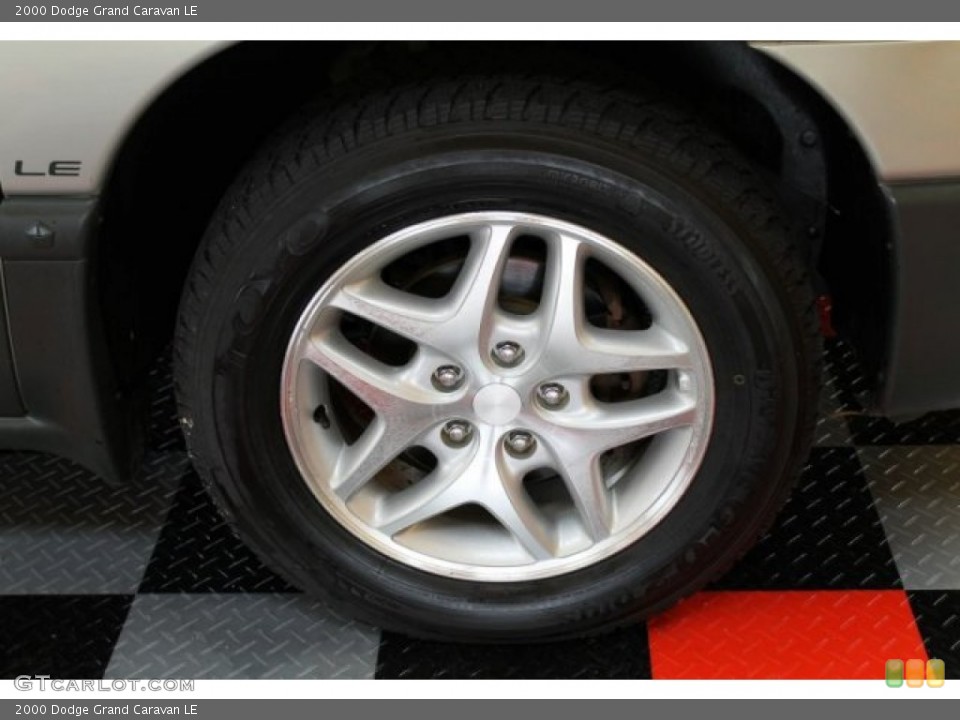 2000 Dodge Grand Caravan LE Wheel and Tire Photo #51213035