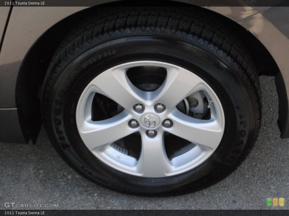 2011 Toyota Sienna LE Wheel and Tire Photo #51273130