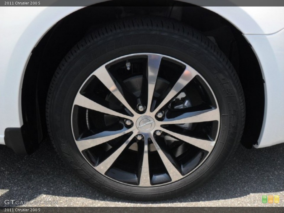 2011 Chrysler 200 S Wheel and Tire Photo #51725735