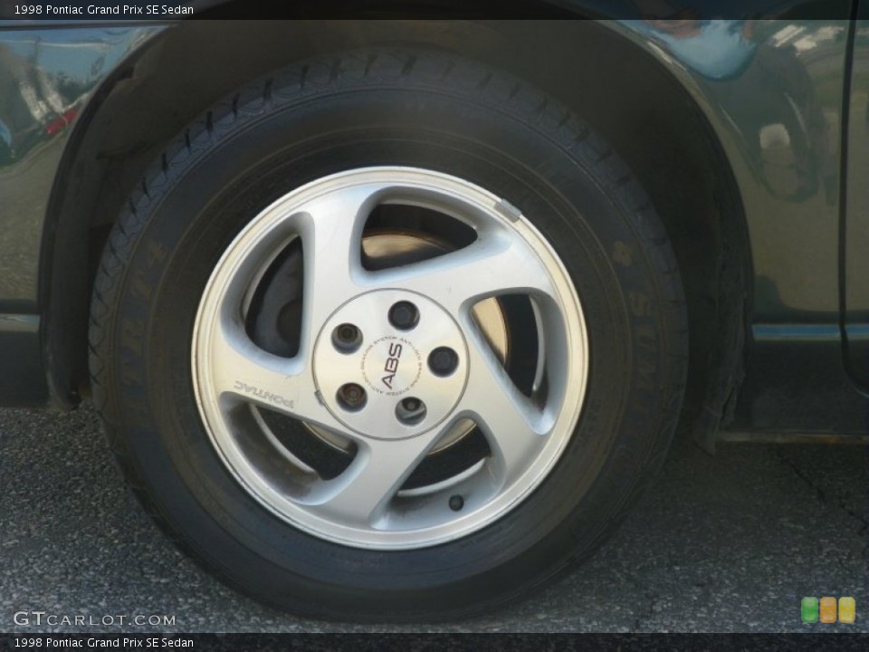1998 Pontiac Grand Prix SE Sedan Wheel and Tire Photo #51872170
