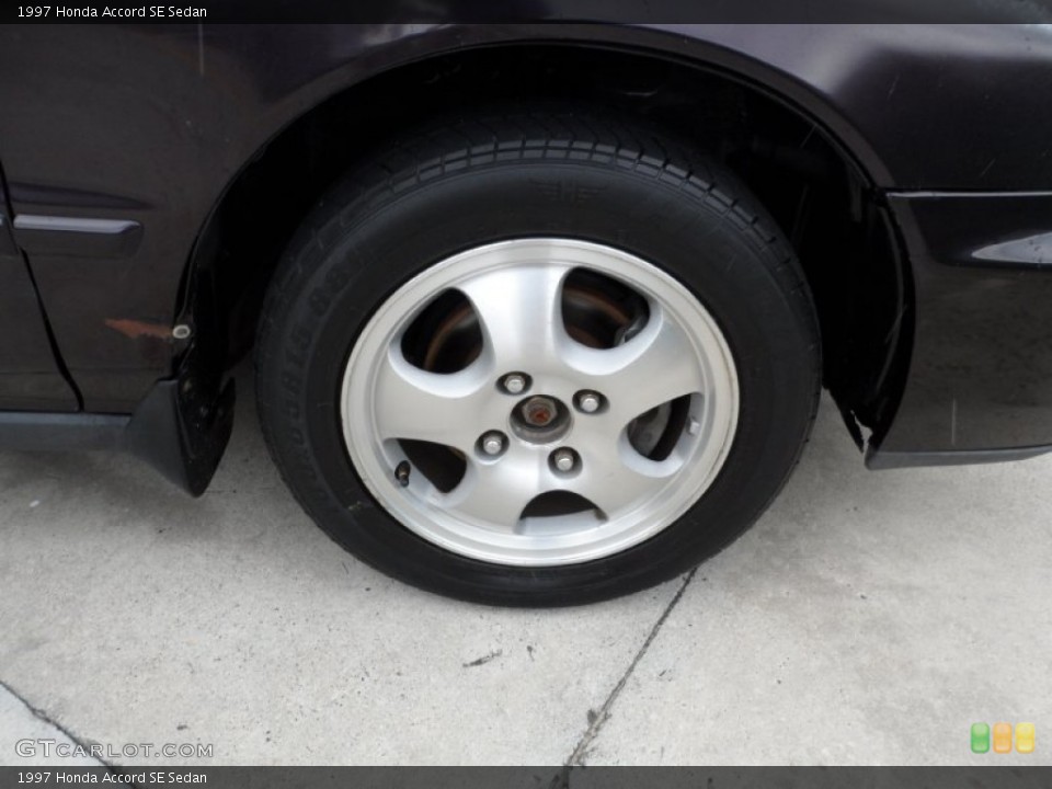 1997 Honda Accord SE Sedan Wheel and Tire Photo #51910718