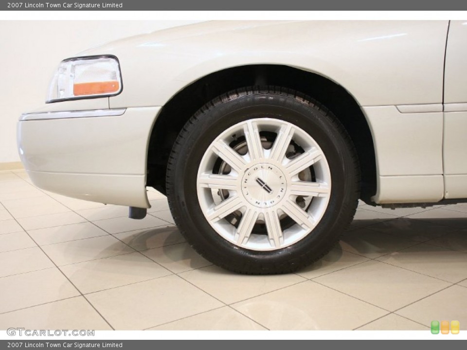 2007 Lincoln Town Car Signature Limited Wheel and Tire Photo #51993320