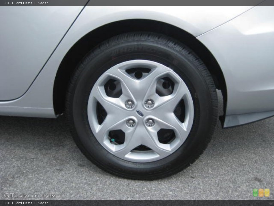 2011 Ford Fiesta SE Sedan Wheel and Tire Photo #52113841