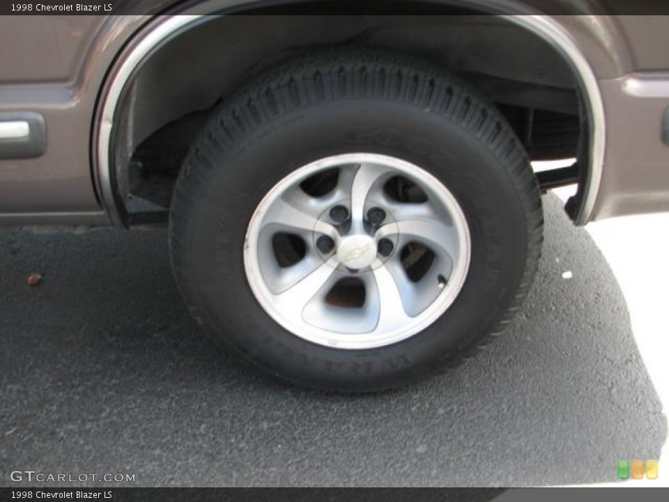 1998 Chevrolet Blazer LS Wheel and Tire Photo #52202308