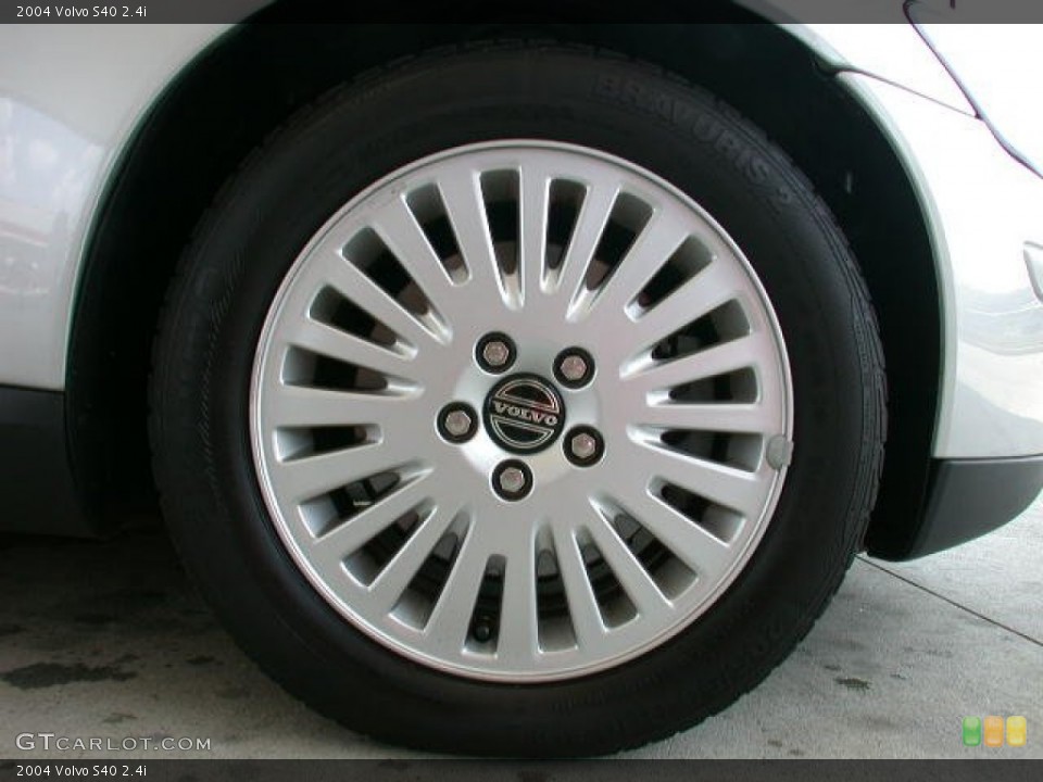2004 Volvo S40 2.4i Wheel and Tire Photo #52208893