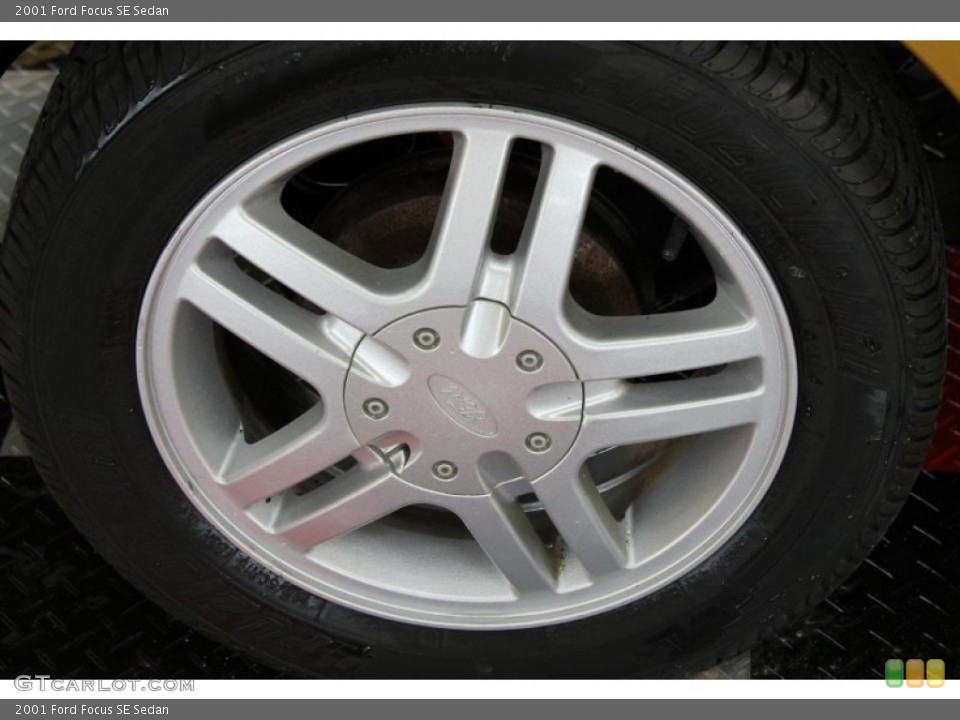 2001 Ford Focus SE Sedan Wheel and Tire Photo #52240591
