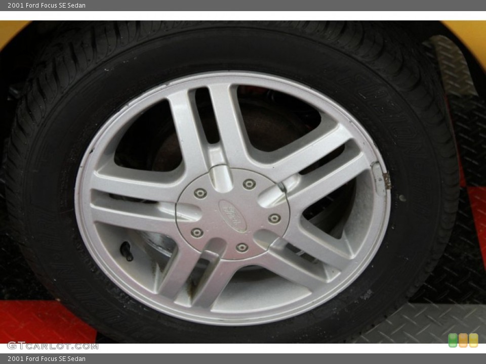 2001 Ford Focus SE Sedan Wheel and Tire Photo #52240609