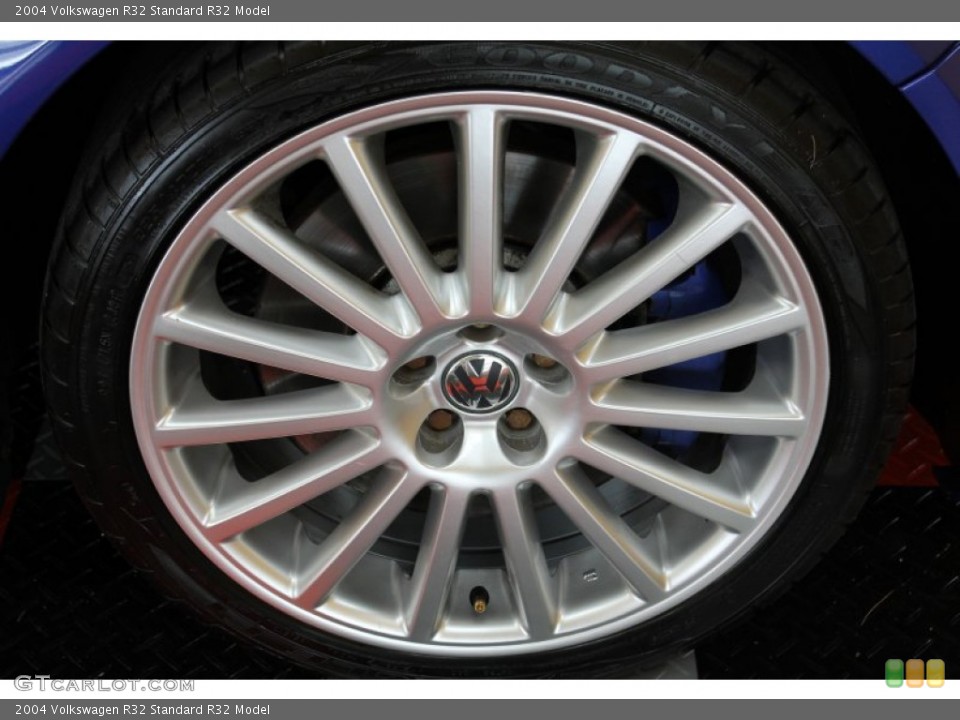 2004 Volkswagen R32  Wheel and Tire Photo #52305764