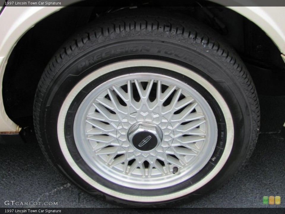 1997 Lincoln Town Car Signature Wheel and Tire Photo #52329393
