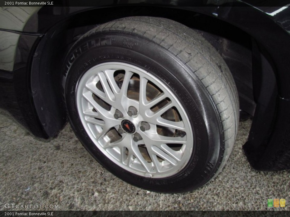 2001 Pontiac Bonneville SLE Wheel and Tire Photo #52344344