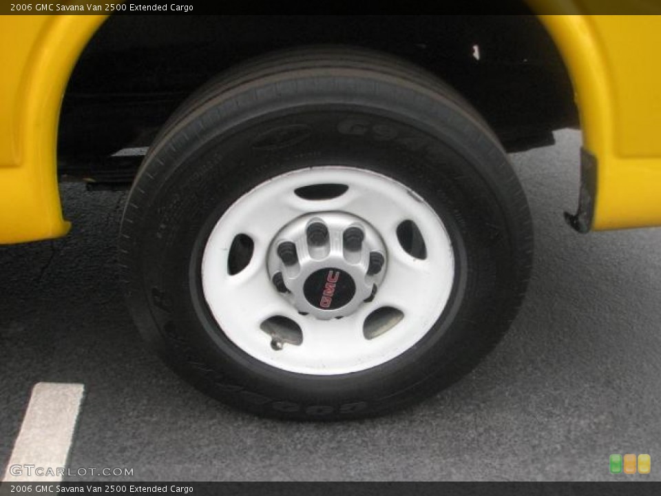 2006 GMC Savana Van 2500 Extended Cargo Wheel and Tire Photo #52449733