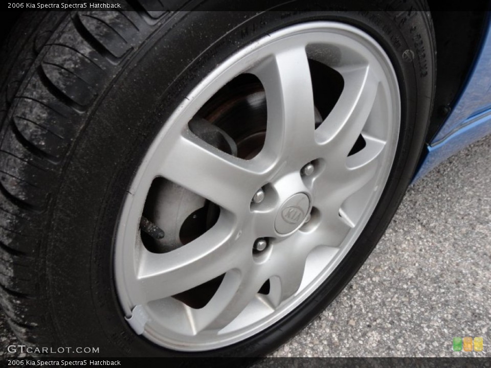 2006 Kia Spectra Spectra5 Hatchback Wheel and Tire Photo #52546386