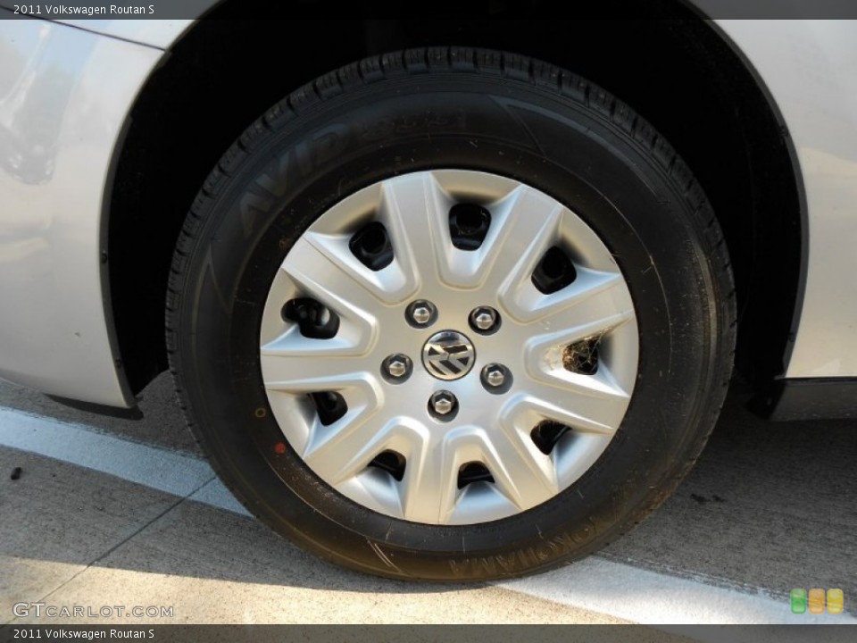 2011 Volkswagen Routan S Wheel and Tire Photo #52576139