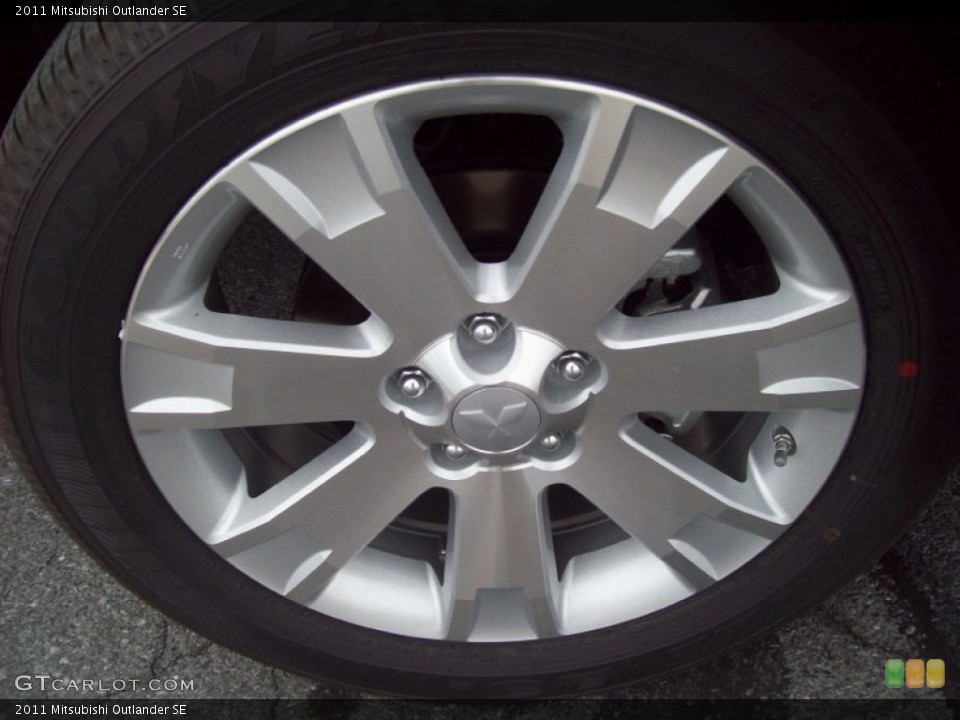 2011 Mitsubishi Outlander SE Wheel and Tire Photo #52600604