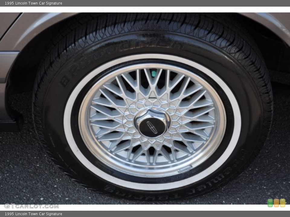1995 Lincoln Town Car Signature Wheel and Tire Photo #52654748