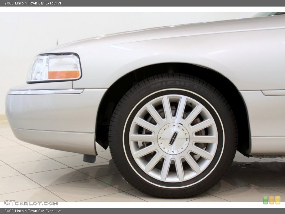 2003 Lincoln Town Car Executive Wheel and Tire Photo #52718625