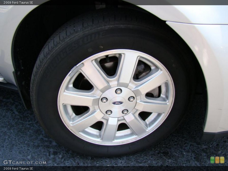 2009 Ford Taurus SE Wheel and Tire Photo #52795552