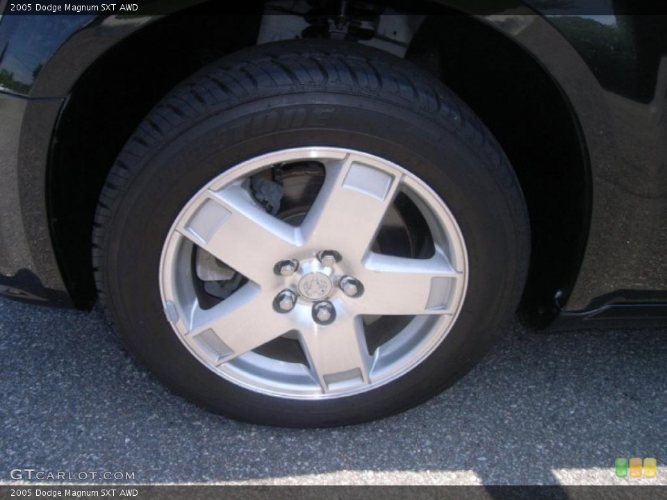 2005 Dodge Magnum SXT AWD Wheel and Tire Photo #52801708
