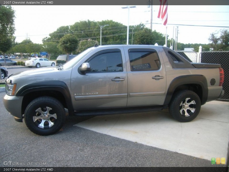 2007 Chevrolet Avalanche Custom Wheel and Tire Photo #52905594