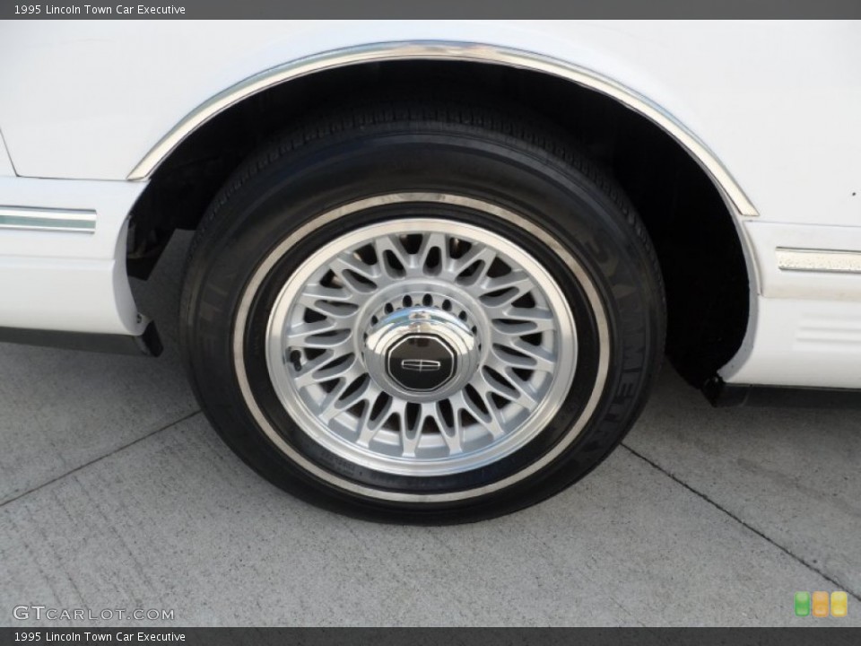 1995 Lincoln Town Car Executive Wheel and Tire Photo #52925045