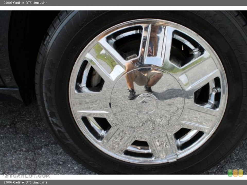 2006 Cadillac DTS Limousine Wheel and Tire Photo #53047277