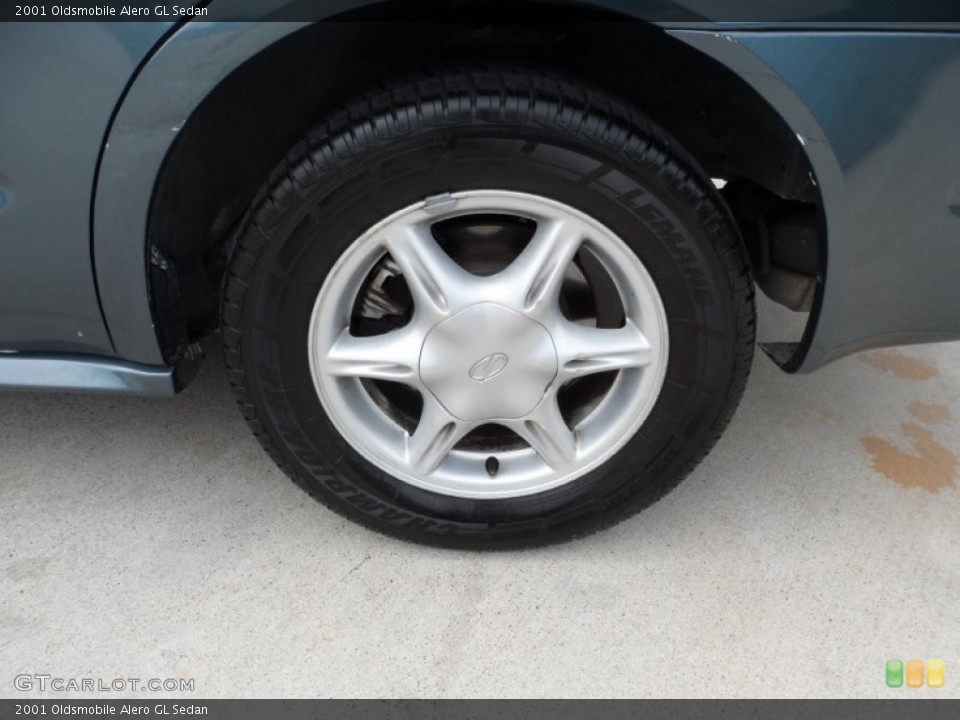 2001 Oldsmobile Alero GL Sedan Wheel and Tire Photo #53216837