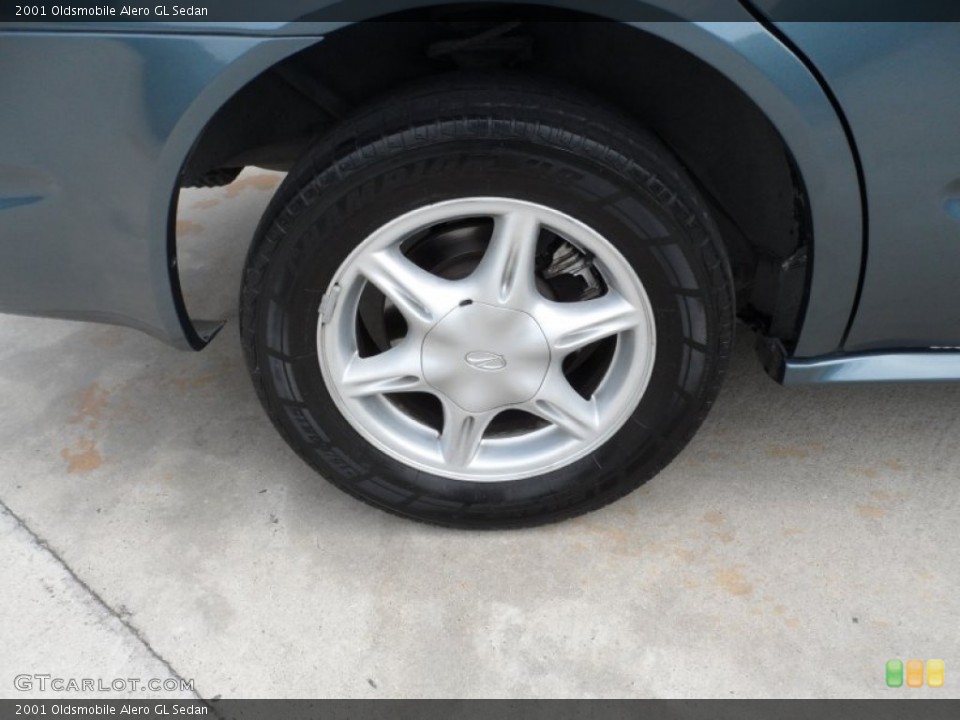 2001 Oldsmobile Alero GL Sedan Wheel and Tire Photo #53216849