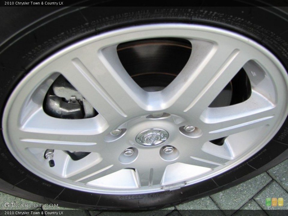 2010 Chrysler Town & Country LX Wheel and Tire Photo #53347465