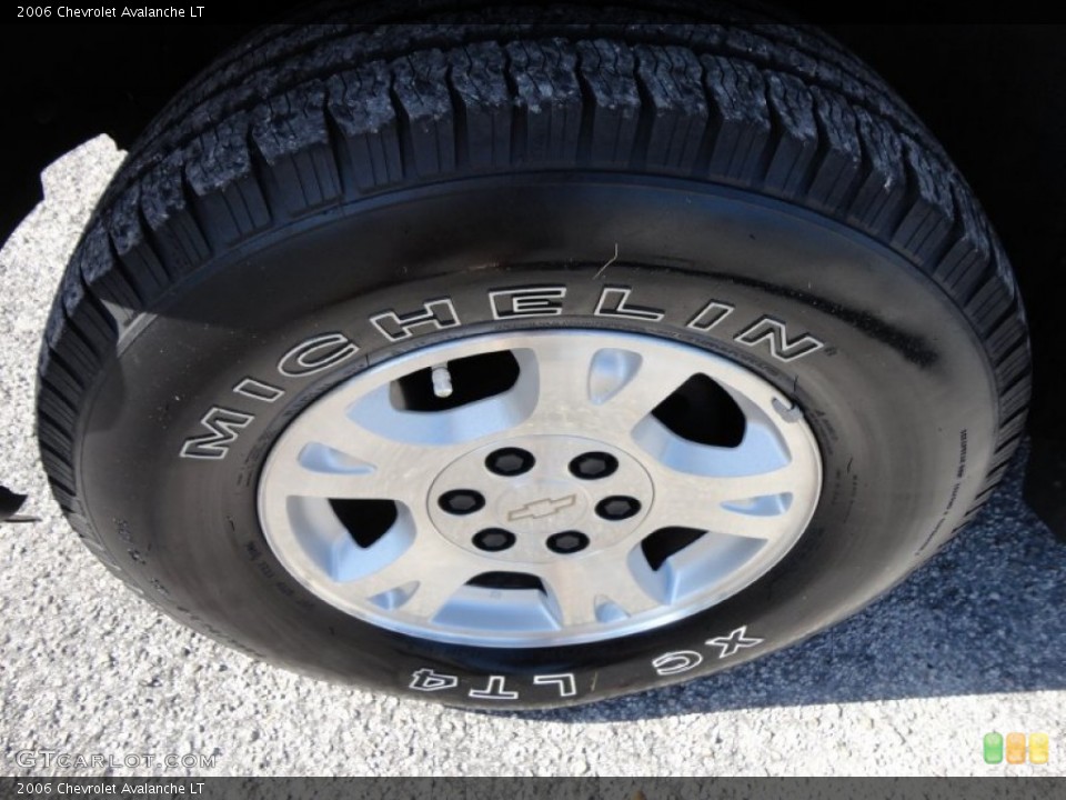 2006 Chevrolet Avalanche LT Wheel and Tire Photo #53470702