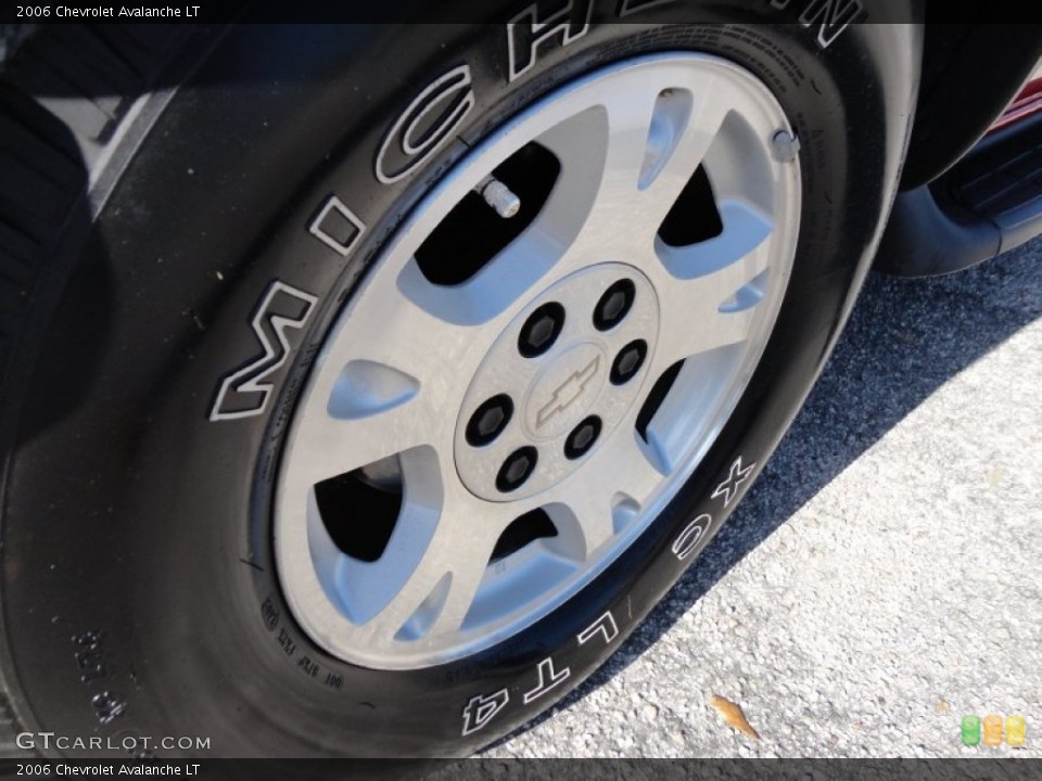 2006 Chevrolet Avalanche LT Wheel and Tire Photo #53470714