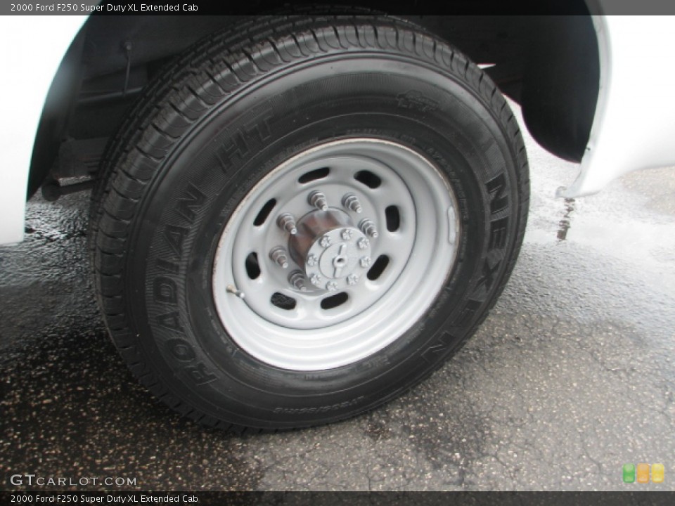 2000 Ford F250 Super Duty XL Extended Cab Wheel and Tire Photo #53474707